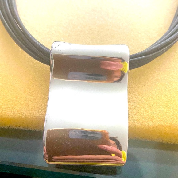 Corded necklace with silver tone piece - Picture 5 of 8